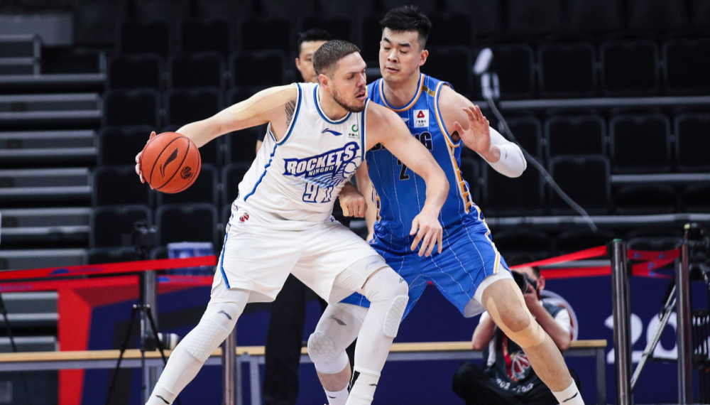 尼斯发布备战花絮，窗口期篮板制胜，CBA季后赛任务艰巨，医务组通报恢复的简单介绍