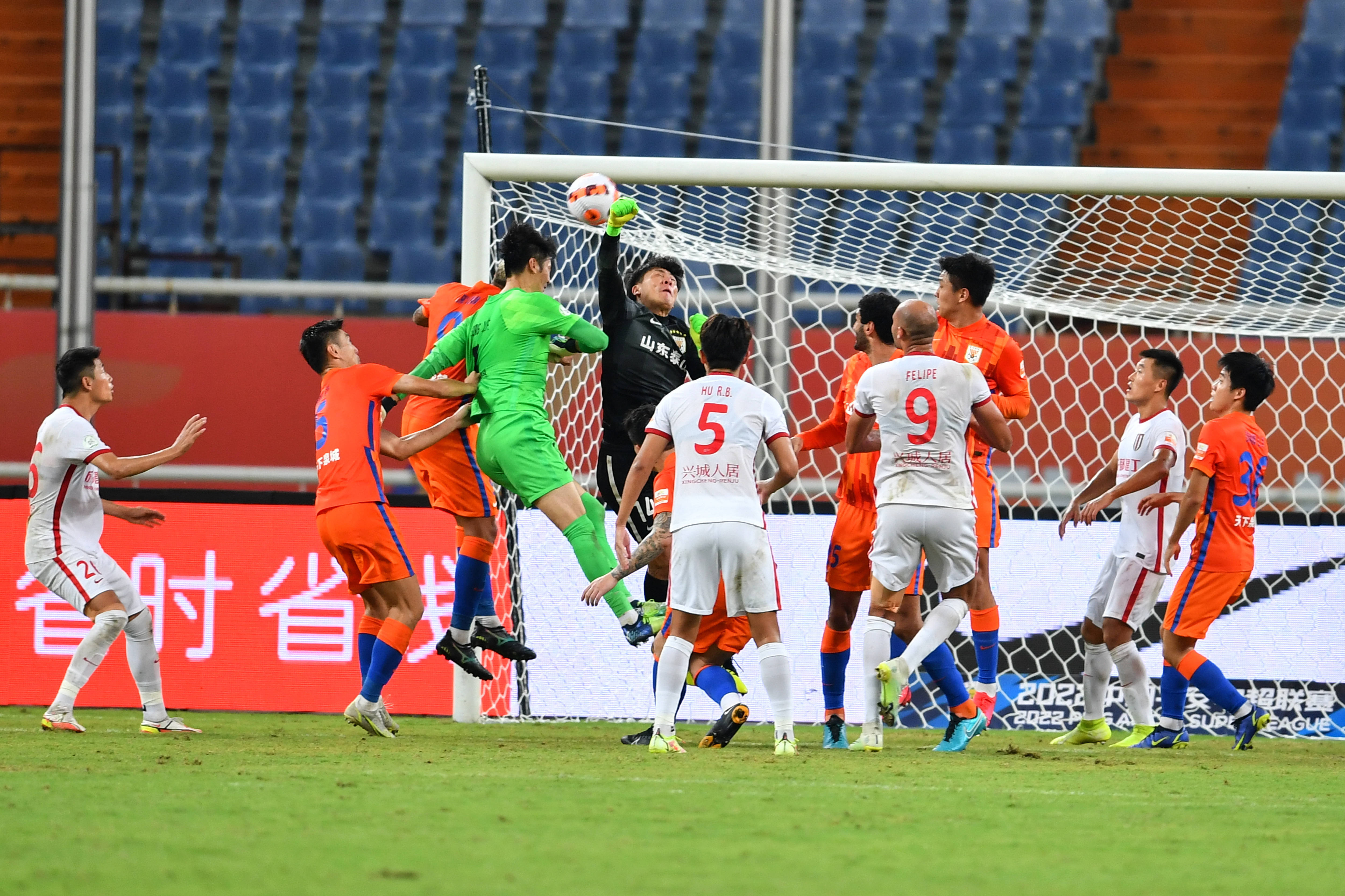 离谱！托特纳姆集结日防线松动转折点成都蓉城门线救险，集结日洛杉矶快船备战中超的简单介绍